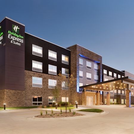 Holiday Inn Express & Suites - West Des Moines - Jordan Creek By Ihg Exterior photo