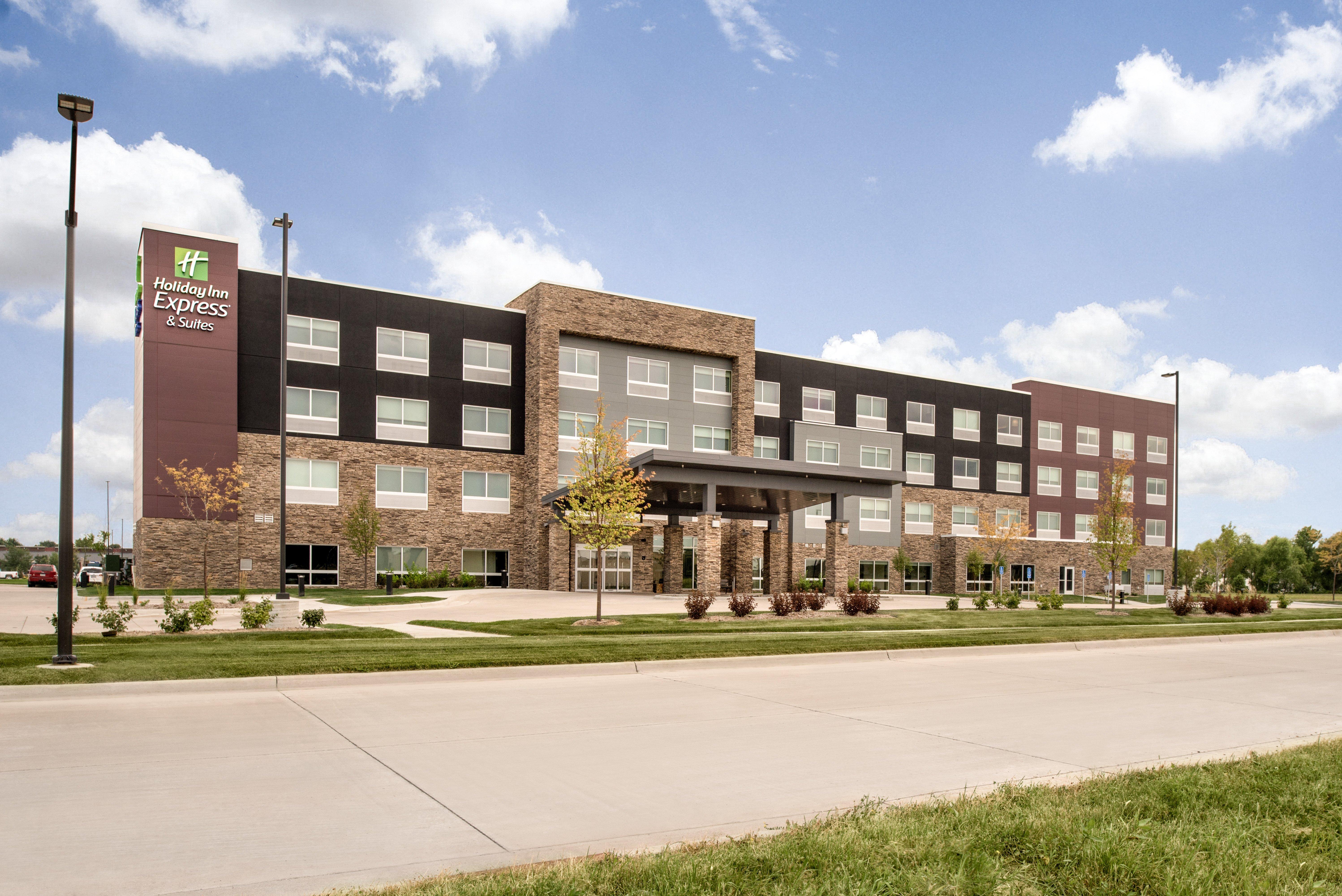 Holiday Inn Express & Suites - West Des Moines - Jordan Creek By Ihg Exterior photo